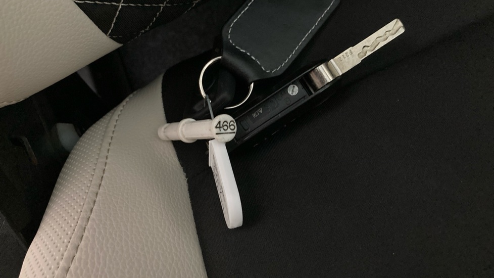 Fiat 500 1.0 Mild Hybrid Dolcevita [Part Leather] 3dr Petrol Hatchback - Image 37