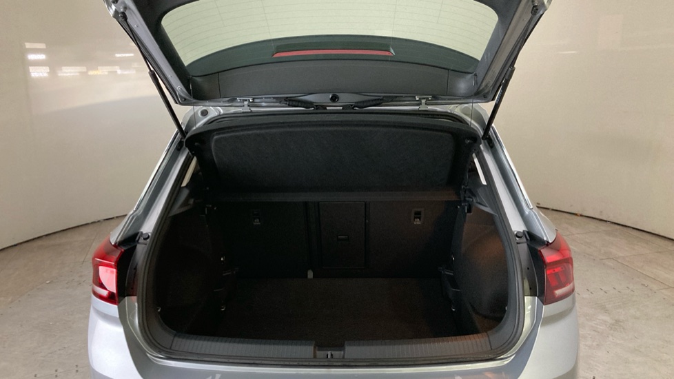 Volkswagen T-Roc 1.5 TSI Life 5dr Petrol Hatchback - Image 20