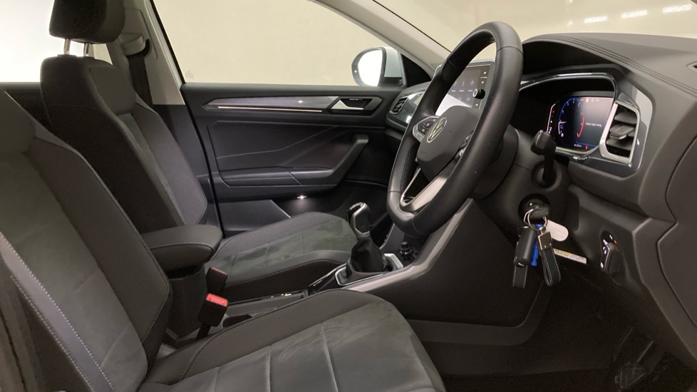 Volkswagen T-Roc 1.5 TSI Style 5dr Petrol Hatchback - Image 15
