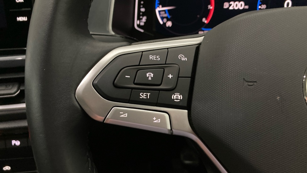Volkswagen T-Roc 1.5 TSI Style 5dr Petrol Hatchback - Image 17