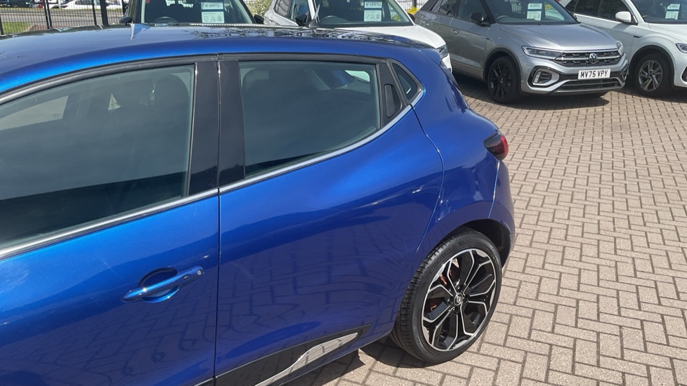 Renault Clio 1.5 dCi 90 Dynamique S Nav 5dr Auto Diesel Hatchback - Image 43