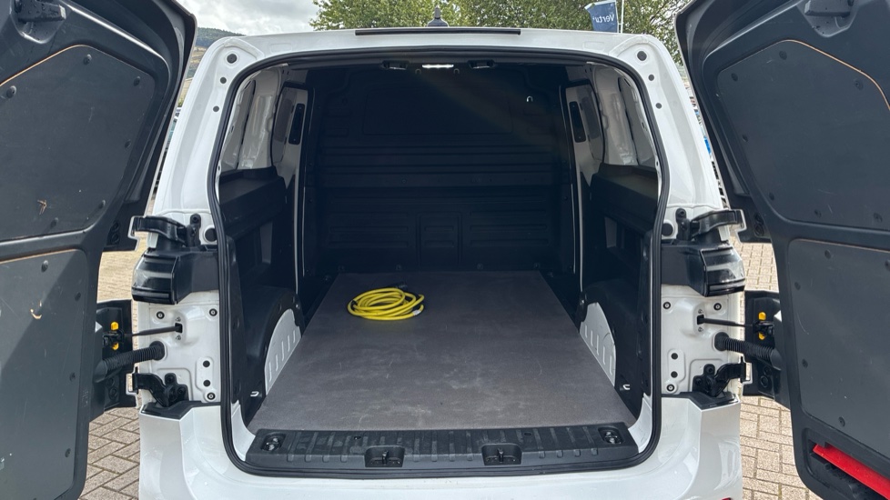 Volkswagen Id.Buzz Cargo 150kW Commerce 77kWh Auto - Image 4