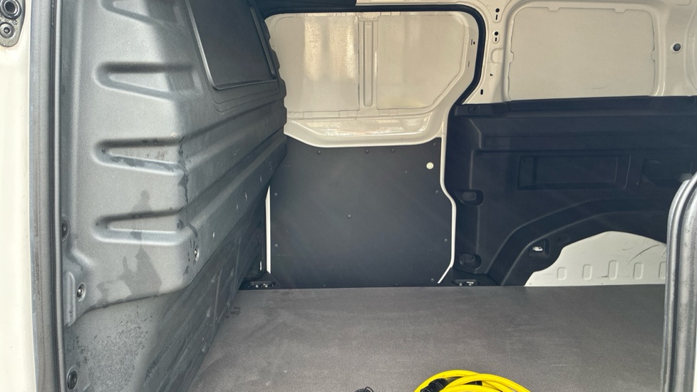Volkswagen Id.Buzz Cargo 150kW Commerce 77kWh Auto - Image 16