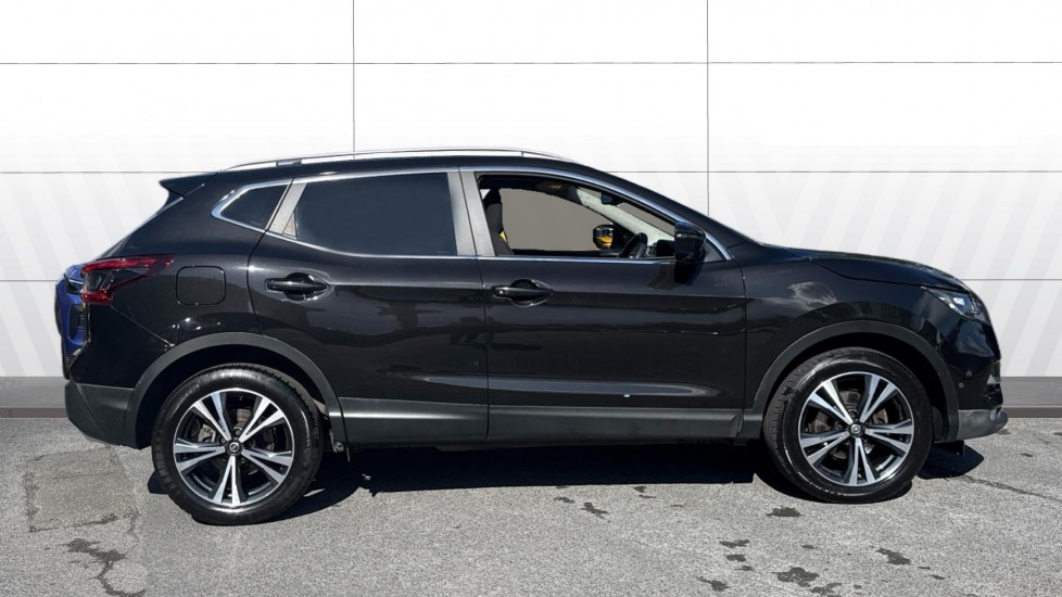 Nissan Qashqai 1.3 DiG-T N-Connecta 5dr Petrol Hatchback - Image 5
