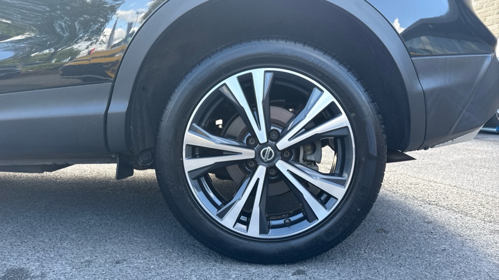 Nissan Qashqai 1.3 DiG-T N-Connecta 5dr Petrol Hatchback - Image 7