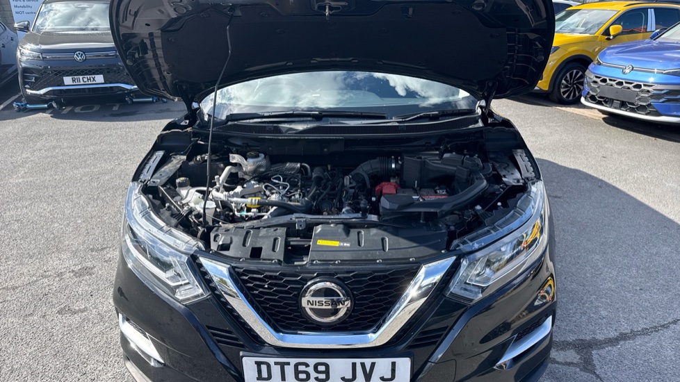 Nissan Qashqai 1.3 DiG-T N-Connecta 5dr Petrol Hatchback - Image 8