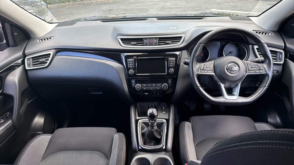 Nissan Qashqai 1.3 DiG-T N-Connecta 5dr Petrol Hatchback - Image 10