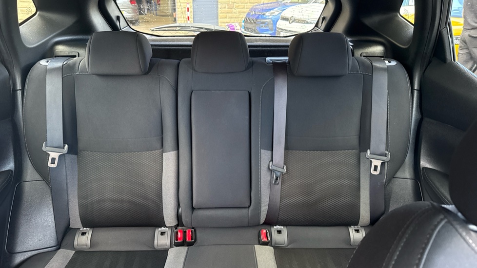 Nissan Qashqai 1.3 DiG-T N-Connecta 5dr Petrol Hatchback - Image 15