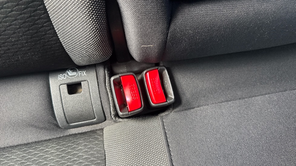 Nissan Qashqai 1.3 DiG-T N-Connecta 5dr Petrol Hatchback - Image 17