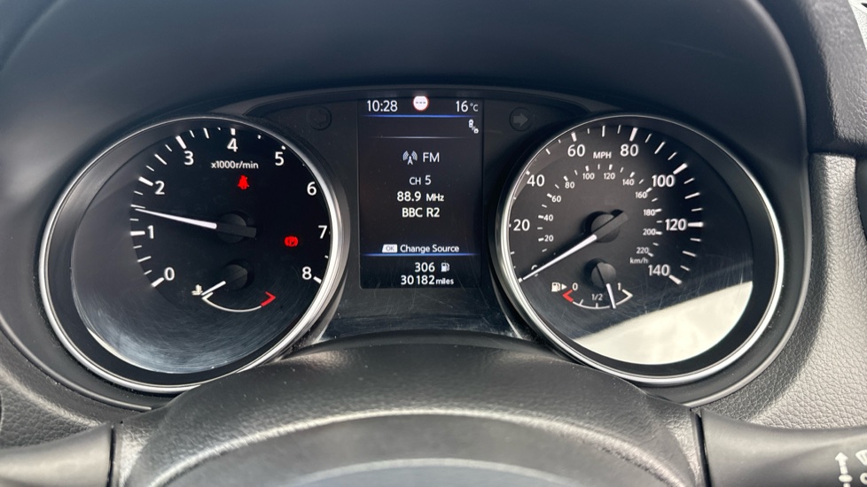 Nissan Qashqai 1.3 DiG-T N-Connecta 5dr Petrol Hatchback - Image 18