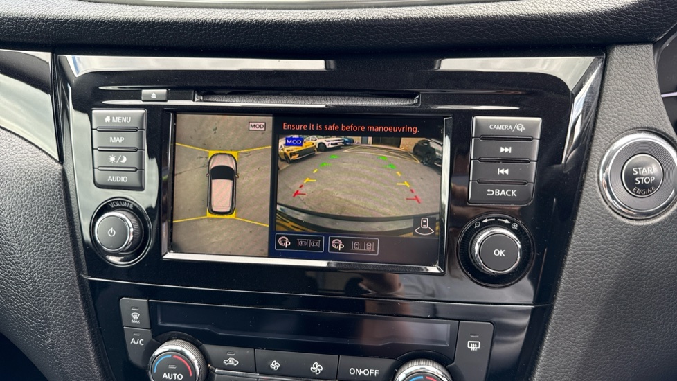 Nissan Qashqai 1.3 DiG-T N-Connecta 5dr Petrol Hatchback - Image 25