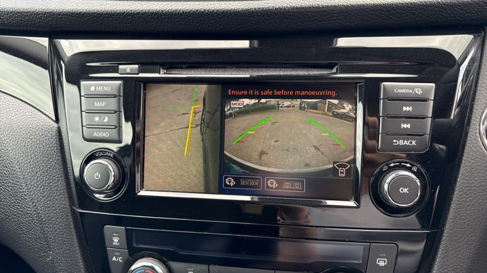 Nissan Qashqai 1.3 DiG-T N-Connecta 5dr Petrol Hatchback - Image 26