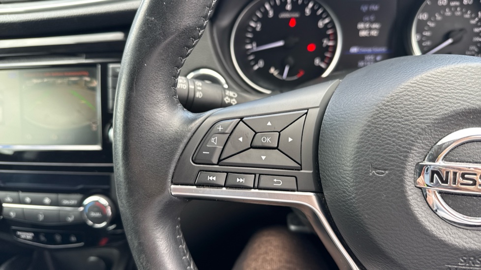 Nissan Qashqai 1.3 DiG-T N-Connecta 5dr Petrol Hatchback - Image 29