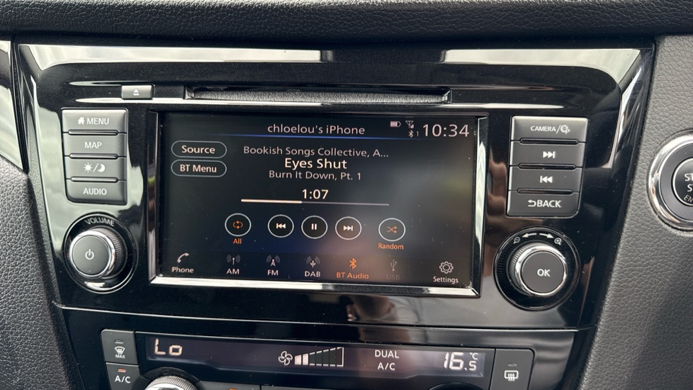 Nissan Qashqai 1.3 DiG-T N-Connecta 5dr Petrol Hatchback - Image 34