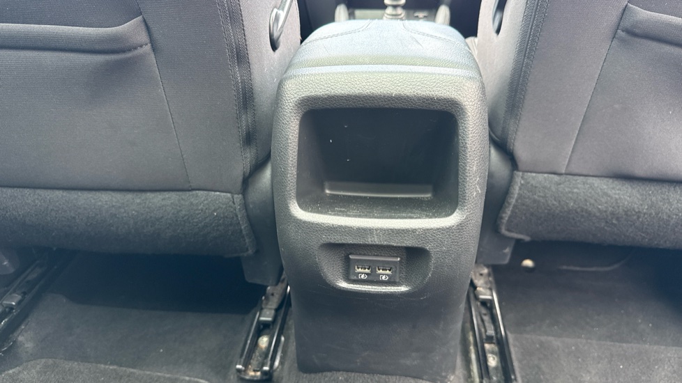 Nissan Qashqai 1.3 DiG-T N-Connecta 5dr Petrol Hatchback - Image 45