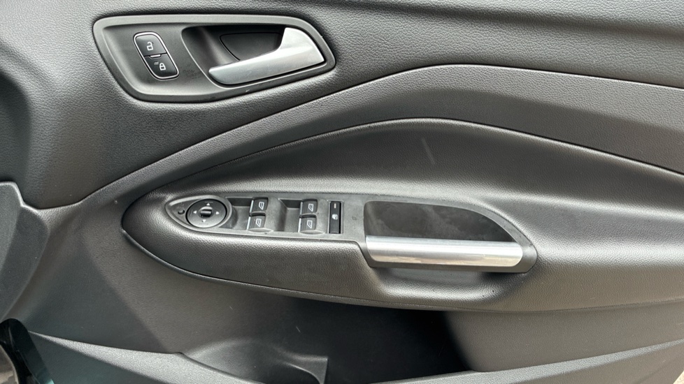 Ford Kuga 2.0 TDCi Titanium Edition 5dr 2WD Diesel Estate - Image 25