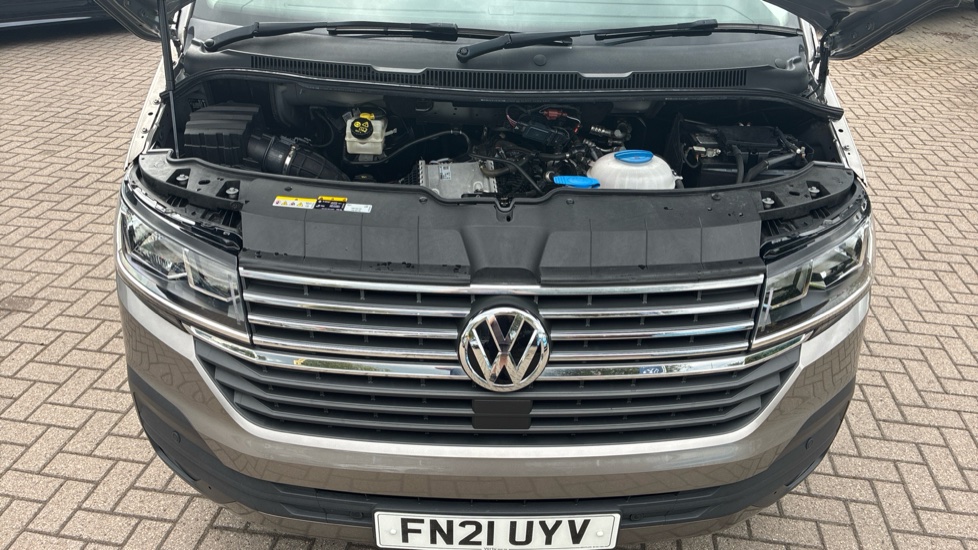 Volkswagen Transporter Shuttle T32 Swb Diesel 2.0 TDI 150PS SE Minibus DSG - Image 8