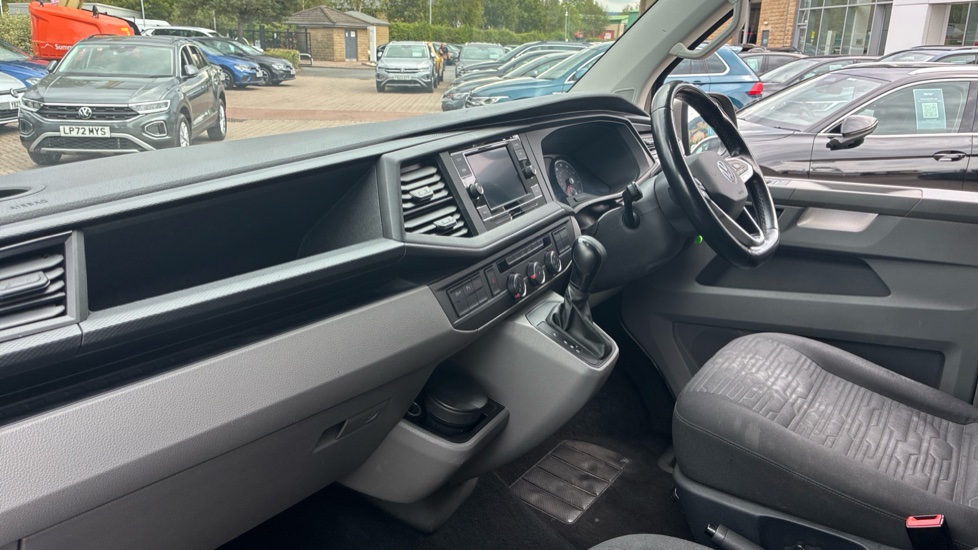 Volkswagen Transporter Shuttle T32 Swb Diesel 2.0 TDI 150PS SE Minibus DSG - Image 9