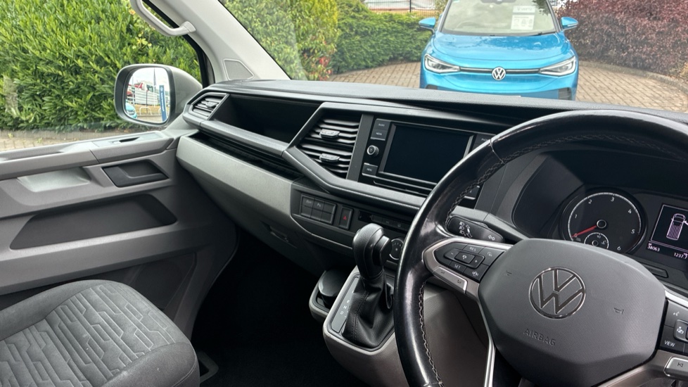 Volkswagen Transporter Shuttle T32 Swb Diesel 2.0 TDI 150PS SE Minibus DSG - Image 14