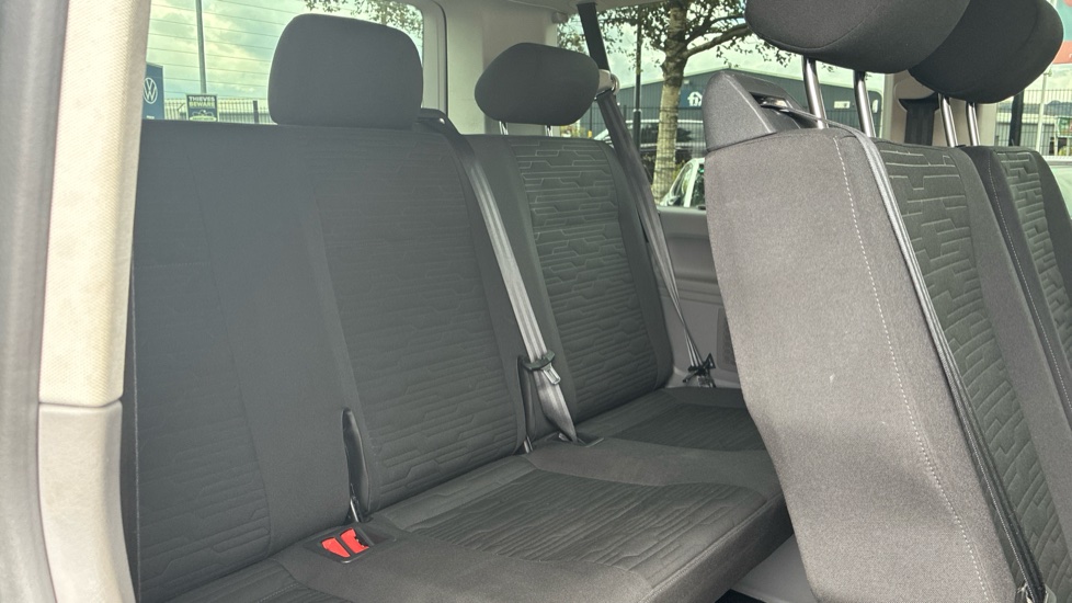 Volkswagen Transporter Shuttle T32 Swb Diesel 2.0 TDI 150PS SE Minibus DSG - Image 24