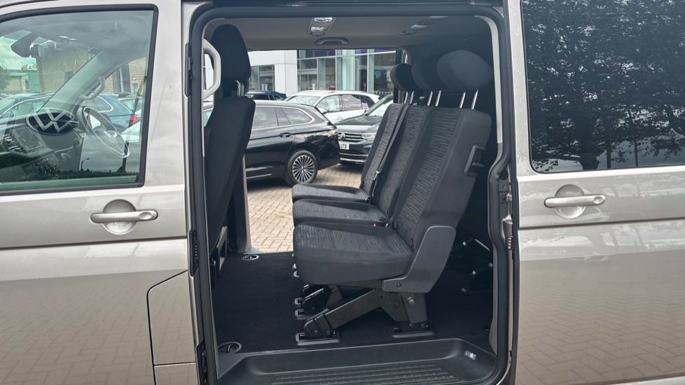 Volkswagen Transporter Shuttle T32 Swb Diesel 2.0 TDI 150PS SE Minibus DSG - Image 26