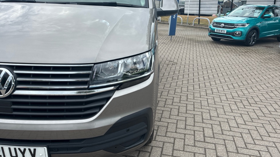 Volkswagen Transporter Shuttle T32 Swb Diesel 2.0 TDI 150PS SE Minibus DSG - Image 31