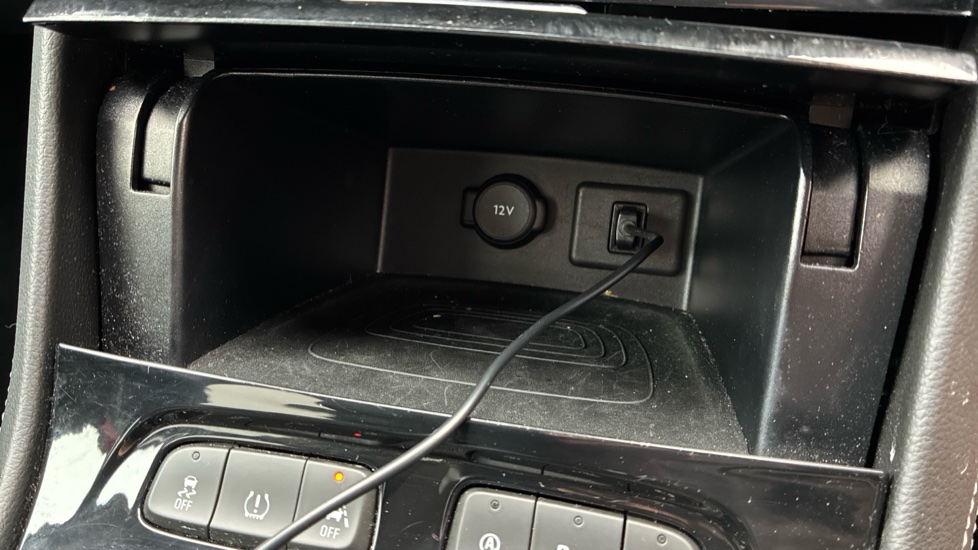 Vauxhall Grandland X 1.2 Turbo SRi Nav 5dr Petrol Hatchback - Image 25