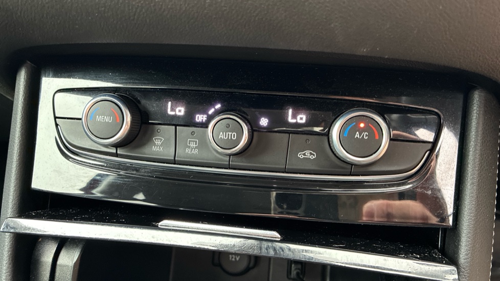 Vauxhall Grandland X 1.2 Turbo SRi Nav 5dr Petrol Hatchback - Image 26