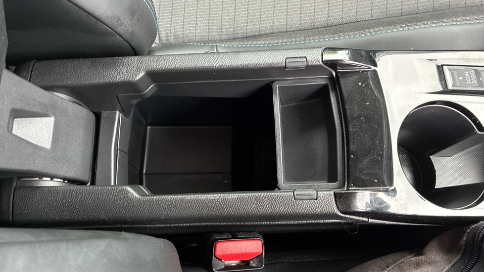 Peugeot 208 1.2 PureTech 130 Allure 5dr EAT8 Petrol Hatchback - Image 29