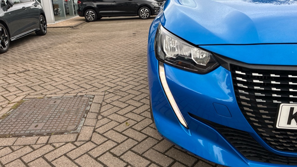 Peugeot 208 1.2 PureTech 130 Allure 5dr EAT8 Petrol Hatchback - Image 36