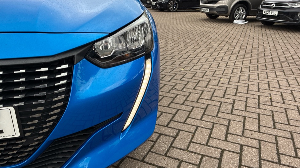 Peugeot 208 1.2 PureTech 130 Allure 5dr EAT8 Petrol Hatchback - Image 37