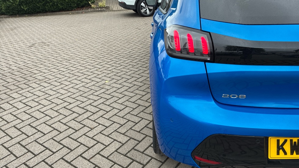 Peugeot 208 1.2 PureTech 130 Allure 5dr EAT8 Petrol Hatchback - Image 39