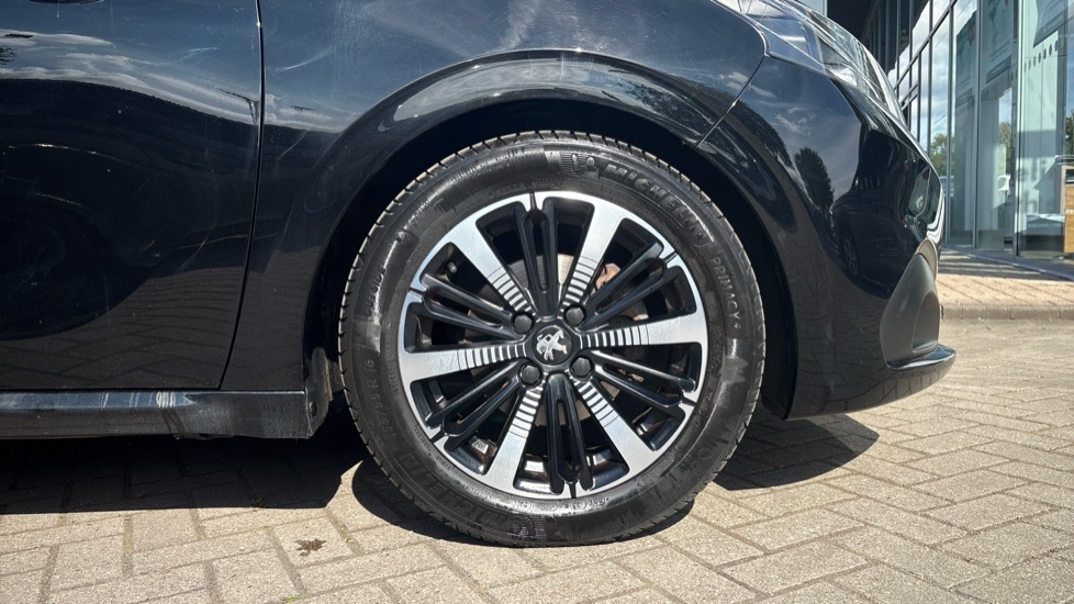 Peugeot 208 1.2 PureTech Allure Premium 5dr [Start Stop] Petrol Hatchback - Image 7