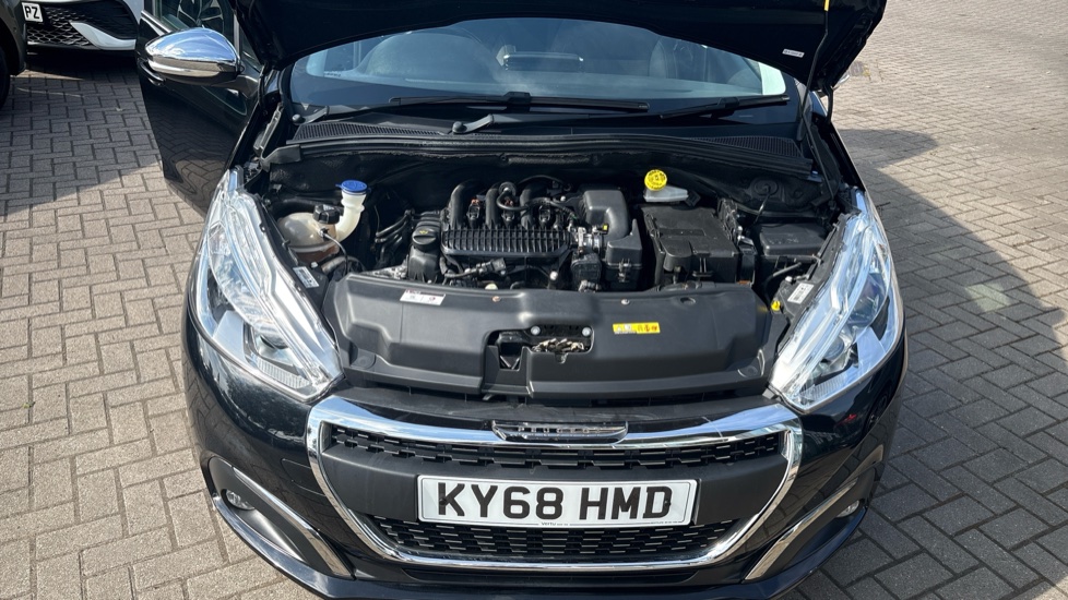 Peugeot 208 1.2 PureTech Allure Premium 5dr [Start Stop] Petrol Hatchback - Image 8