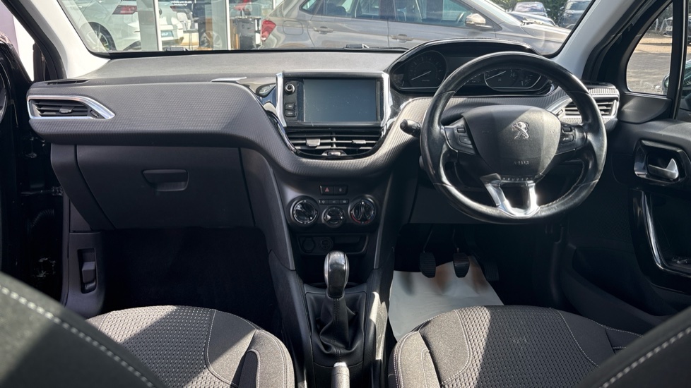 Peugeot 208 1.2 PureTech Allure Premium 5dr [Start Stop] Petrol Hatchback - Image 10
