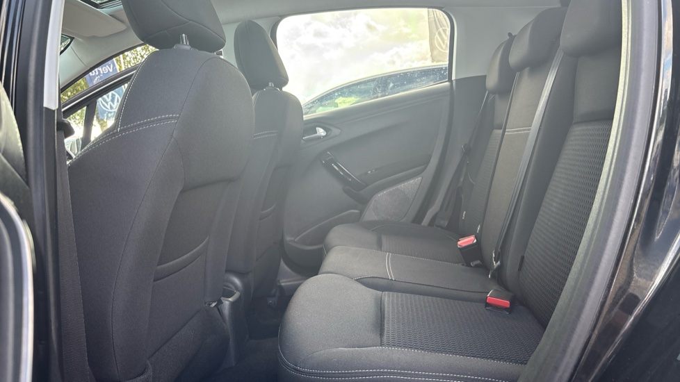Peugeot 208 1.2 PureTech Allure Premium 5dr [Start Stop] Petrol Hatchback - Image 16