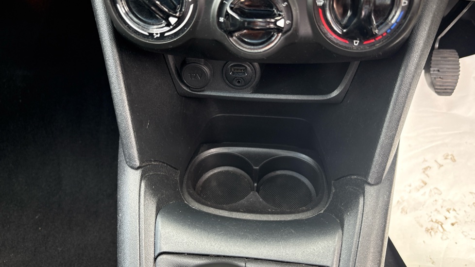 Peugeot 208 1.2 PureTech Allure Premium 5dr [Start Stop] Petrol Hatchback - Image 35