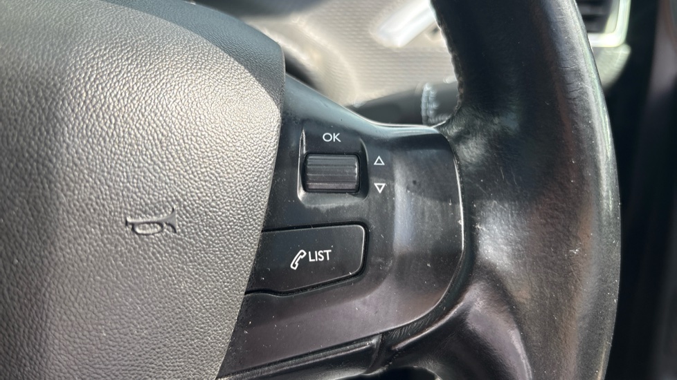 Peugeot 208 1.2 PureTech Allure Premium 5dr [Start Stop] Petrol Hatchback - Image 44