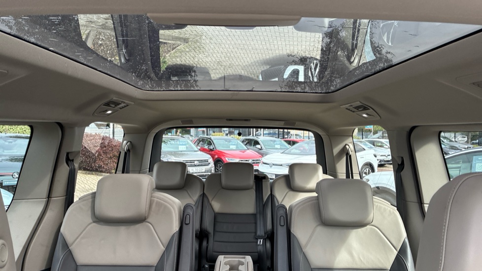 Volkswagen Multivan 1.4 TSI eHybrid Style 5dr LWB DSG Estate - Image 15