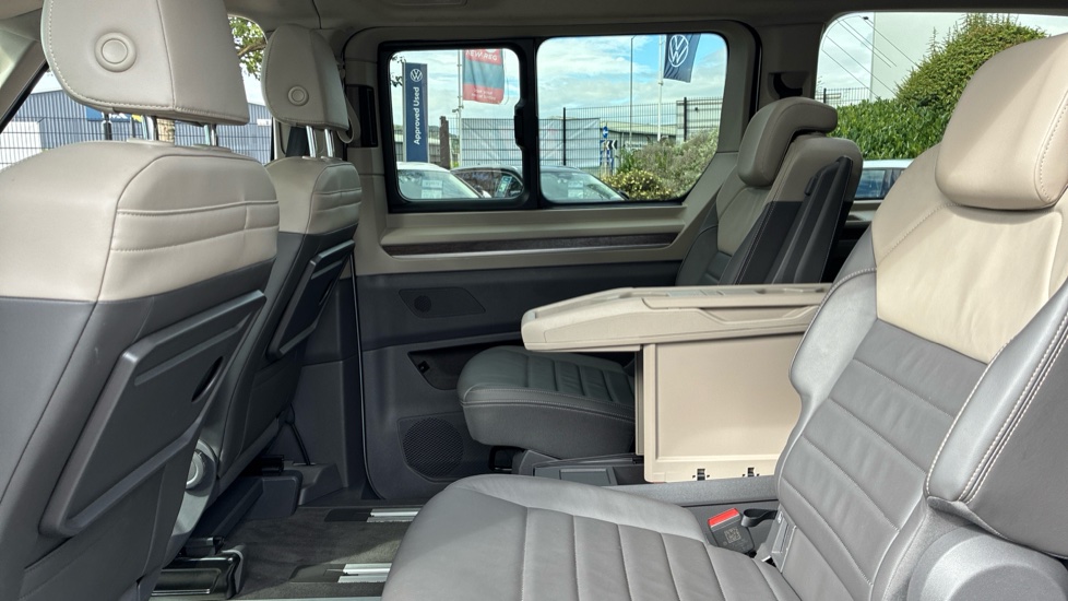 Volkswagen Multivan 1.4 TSI eHybrid Style 5dr LWB DSG Estate - Image 16