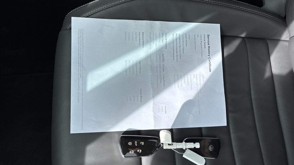Volkswagen Multivan 1.4 TSI eHybrid Style 5dr LWB DSG Estate - Image 19