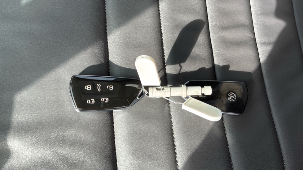 Volkswagen Multivan 1.4 TSI eHybrid Style 5dr LWB DSG Estate - Image 20