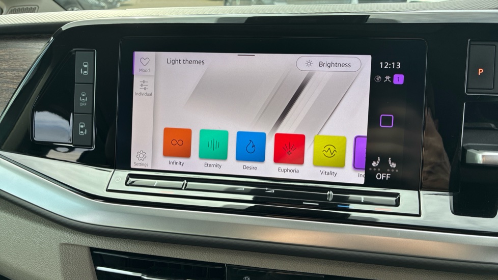 Volkswagen Multivan 1.4 TSI eHybrid Style 5dr LWB DSG Estate - Image 23