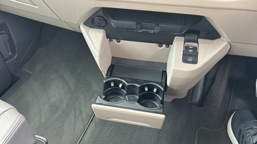 Volkswagen Multivan 1.4 TSI eHybrid Style 5dr LWB DSG Estate - Image 25