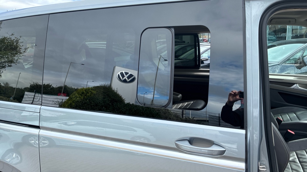 Volkswagen Multivan 1.4 TSI eHybrid Style 5dr LWB DSG Estate - Image 32