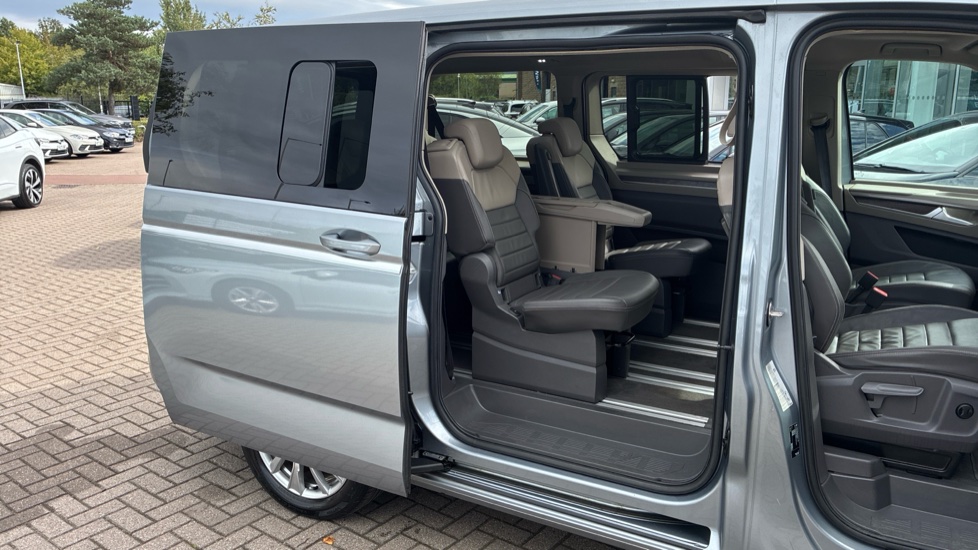 Volkswagen Multivan 1.4 TSI eHybrid Style 5dr LWB DSG Estate - Image 34