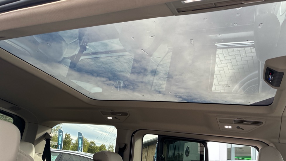 Volkswagen Multivan 1.4 TSI eHybrid Style 5dr LWB DSG Estate - Image 35