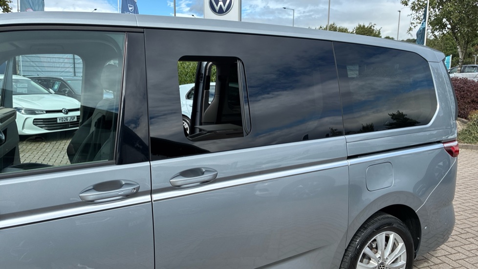 Volkswagen Multivan 1.4 TSI eHybrid Style 5dr LWB DSG Estate - Image 36