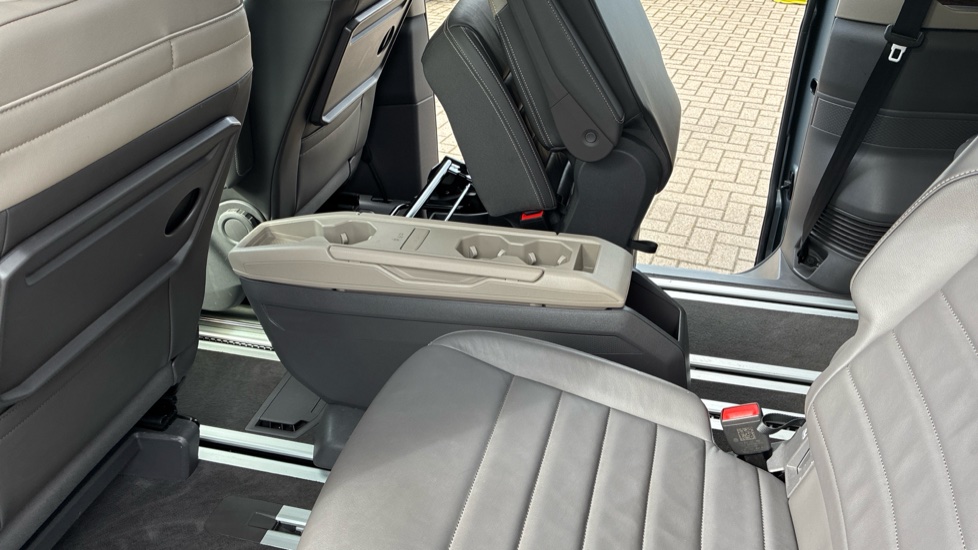 Volkswagen Multivan 1.4 TSI eHybrid Style 5dr LWB DSG Estate - Image 38