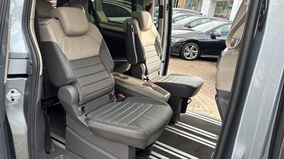 Volkswagen Multivan 1.4 TSI eHybrid Style 5dr LWB DSG Estate - Image 39